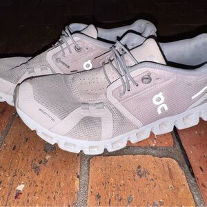 On Running Cloud Women’s Sneakers Running Shoes Swiss Engineering Size 7